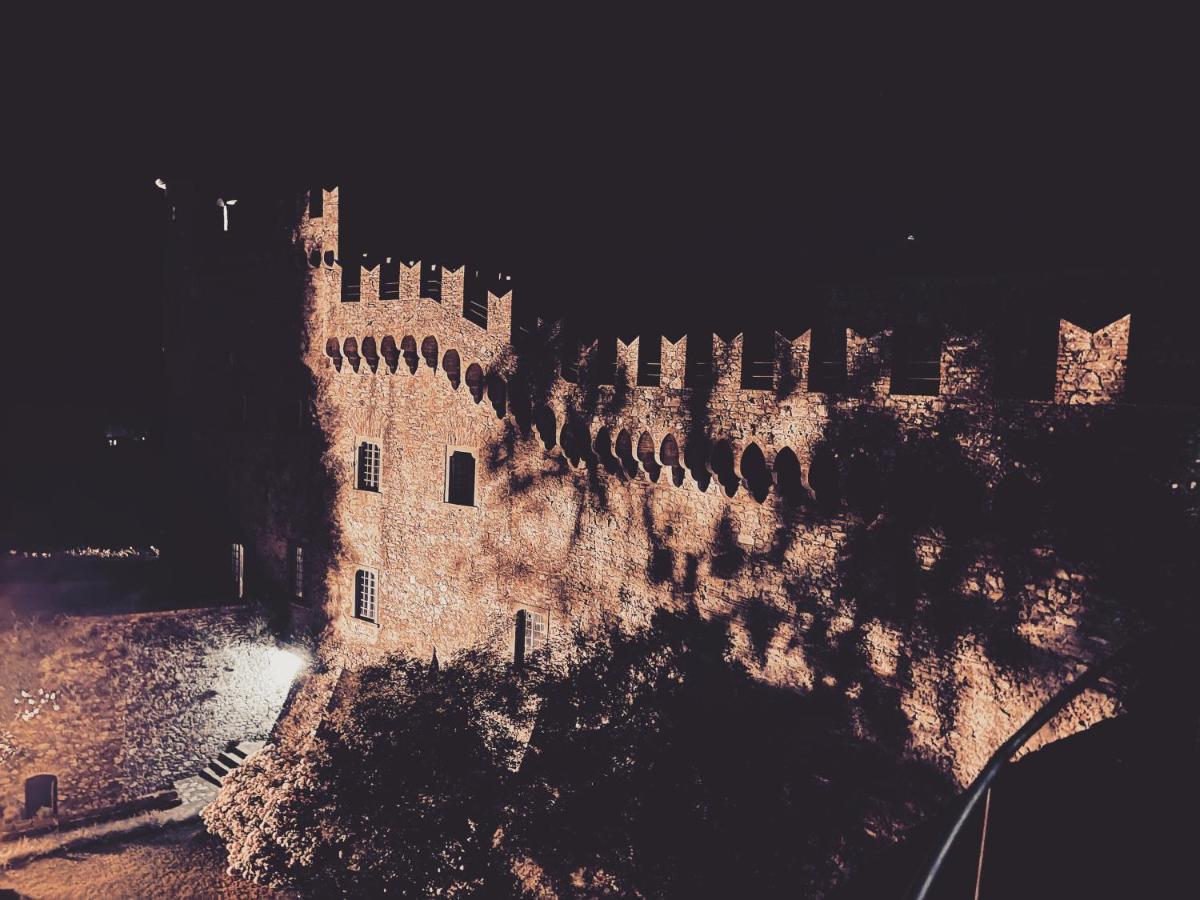 فندق Castello Malaspina Di فوسدينوفو المظهر الخارجي الصورة