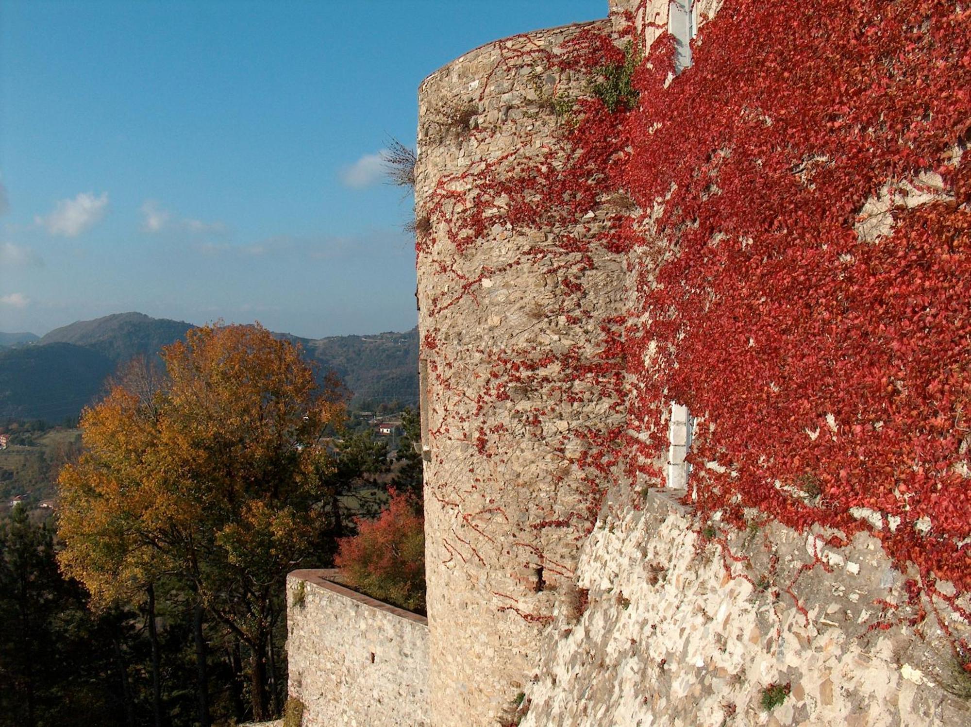 فندق Castello Malaspina Di فوسدينوفو المظهر الخارجي الصورة