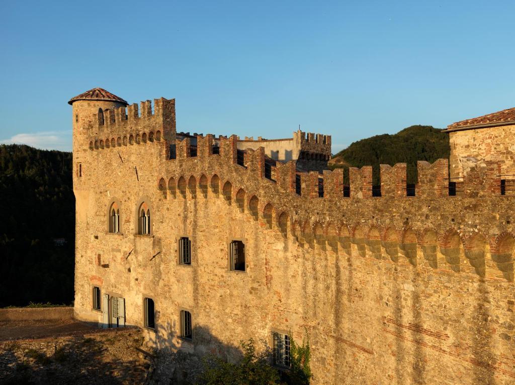 فندق Castello Malaspina Di فوسدينوفو المظهر الخارجي الصورة